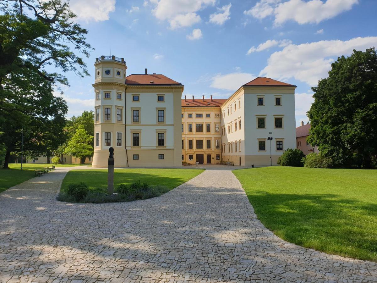 Hotel Straznice Exterior photo